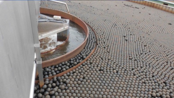 Une solution pour le contrôle des odeurs et de l'évaporation dans le traitement des eaux usées